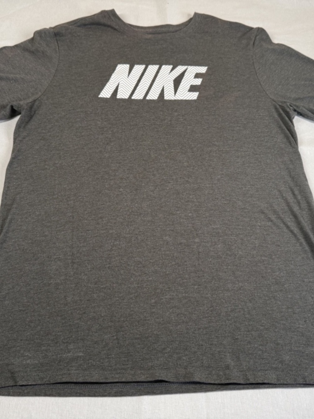 Unisex Men's Women's Nike Logo Shirt Size Medium - Gray